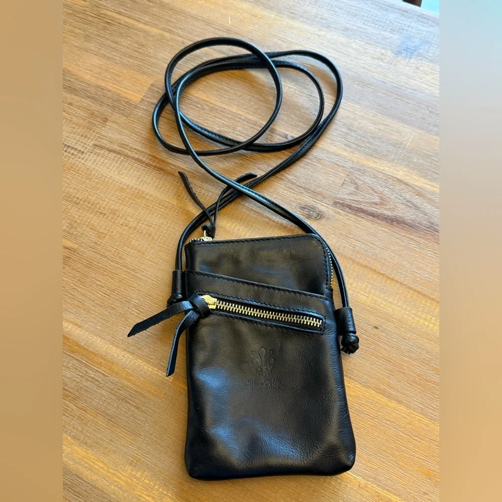 Black Leather Crossbody Bag with Gold Accents by Vera Pelle Like New - Picture 1 of 9